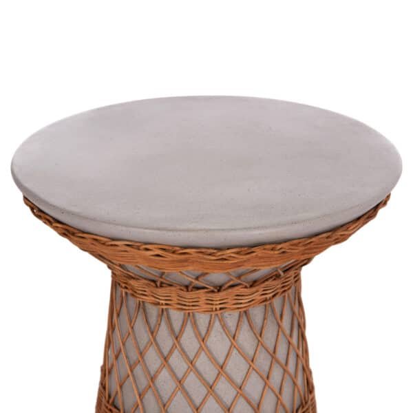 ΒΟΗΘΗΤΙΚΟ ΤΡΑΠΕΖΙ ΣΤΡΟΓΓΥΛΟ DELIA HM18167.03 FIBER CEMENT ΓΚΡΙ & RATTAN Φ40x45Υεκ - Image 4