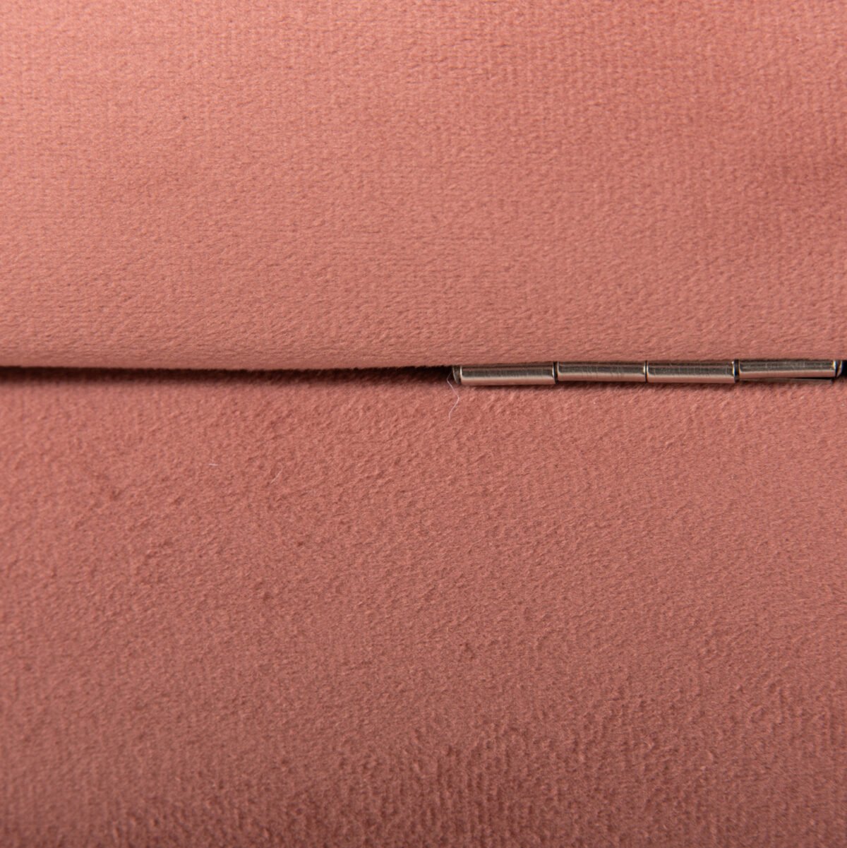 ΣΚΑΜΠΟ-ΜΠΑΟΥΛΟ ΜΕ ΑΠΟΘΗΚΕΥΤΙΚΟ ΧΩΡΟ PUNK HM279.12 ΣΑΠΙΟ ΜΗΛΟ ΒΕΛΟΥΔΟ 90x50x52Υεκ - Image 8